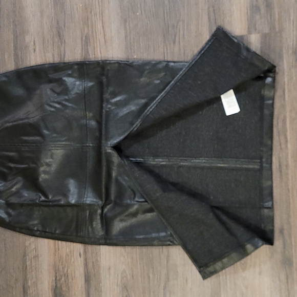 Forever21 Black Leather Skirt - Picture 2 of 6